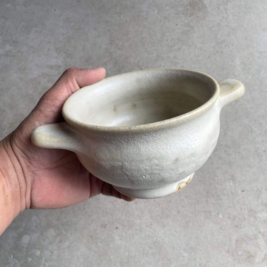 両手付きの器（白磁）